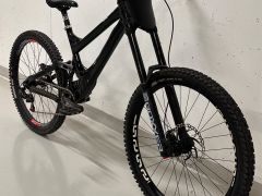 Zánovní Custom DH Banshee Legend | TOP