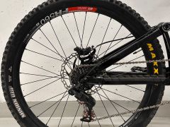 Zánovní Custom DH Banshee Legend | TOP