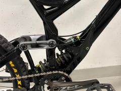Zánovní Custom DH Banshee Legend | TOP