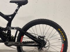 Zánovní Custom DH Banshee Legend | TOP
