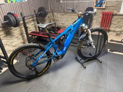 Cube Stereo Hybrid One77 HPC AT 800 actionteam