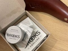 Brooks ladies standard b17s