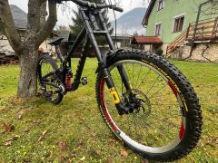 Commencal supreme v5 L