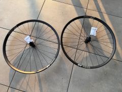 29" kola DT Swiss XM 1700 Spline - nova
