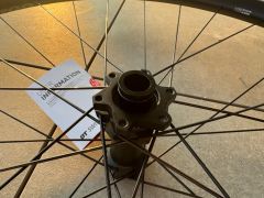 29" kola DT Swiss XM 1700 Spline - nova