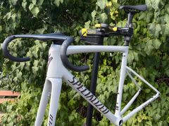 Nový Specialized Tarmac SL8 + rajdy Roval a sedlo