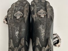Predam Specialized tretry s karbonovou podrazkou 42