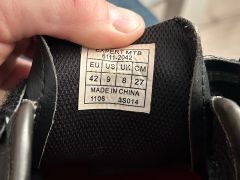 Predam Specialized tretry s karbonovou podrazkou 42