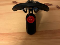 Drzia svetla Garmin Varia pre sedla od Specialized.