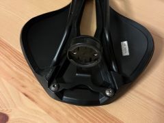 Drzia svetla Garmin Varia pre sedla od Specialized.