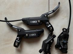 Sram  Db8