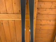 Zjazdové lyže + lyžiarky