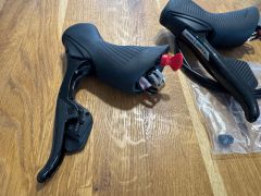 Sram Force D2 eTAP AXS páky+třmeny - nove