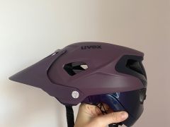 Prilba Uvex Quatro Integrale, plum/deep space mat, 56-61 cm