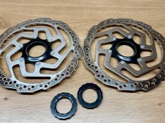 2 kotouče Shimano Sm-Rt10 180mm