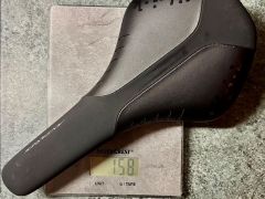 Predám sedlo Fizik Antares R1 158g