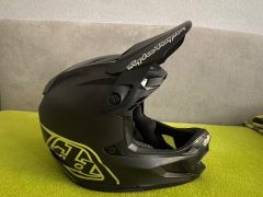Troy lee d4