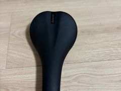 Cannondale Scoop Shallow Steel sedlo, 142 mm