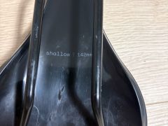 Cannondale Scoop Shallow Steel sedlo, 142 mm