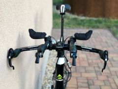 Závodní karbonová časovka Merida Warp TRI 5000.