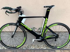 Závodní karbonová časovka Merida Warp TRI 5000.