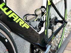 Závodní karbonová časovka Merida Warp TRI 5000.