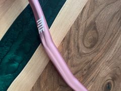 Title AH1 Handlebar - MTB | 31.8 | Rise 25mm - pink