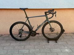 Giant TCR Advanced Pro Di2, kolesá Ffwd Raw CS 44