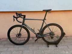 Giant TCR Advanced Pro Di2, kolesá Ffwd Raw CS 44
