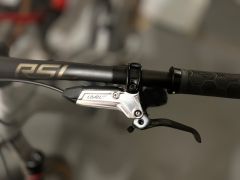 Sada Sram Level Ultimate Stealth 4 piston