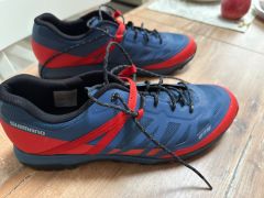 Shimano Sh-Et500 tretry, červená/modrá, EU 46