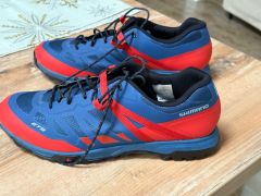 Shimano Sh-Et500 tretry, červená/modrá, EU 46