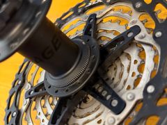 Zadný náboj Bontrager 12x148 28d