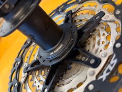 Zadný náboj Bontrager 12x148 28d