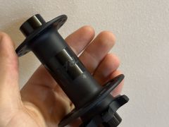 Bontrager predný náboj 24d