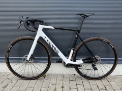 Canyon Ultimate CF SL 7 AXS + Wattmeter