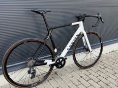 Canyon Ultimate CF SL 7 AXS + Wattmeter