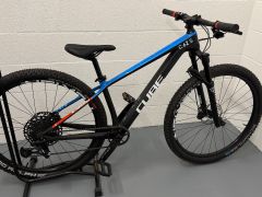 Bicykel Cube Elite C:62 SLX Rookie carbon'n blue'n'red