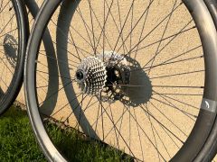 Nové-Fulcrum Racing 800 DB / Pirelli P7 Sport 28