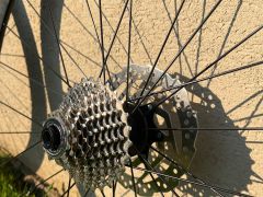 Nové-Fulcrum Racing 800 DB / Pirelli P7 Sport 28