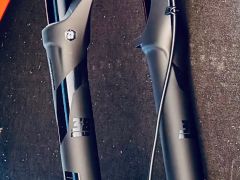 SR Suntour Durolux 38 Rc2, 180 mm