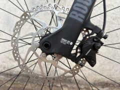 Genesis Impact Carbon 8.2