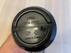 2x flaša s krytkou proti prachu + 2x košík na flaše