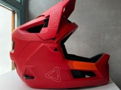 Leatt MTB Enduro 4.0 prilba, červená