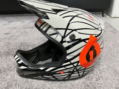 661 EVO Leatt Brace DBX 5.5