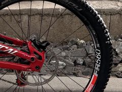 Commencal Furious 2022 Downhill