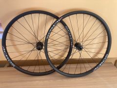 Acros Enduro Carbon wheel set