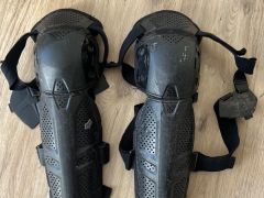 Chrániče na kolena Fox Launch S/M