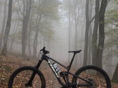 Trek Slash 8 Lithium Grey/Dnister Black L s karbónovými kolesami Bontrager Line Elite