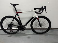 Colnago C68, velkost 57 na Sram Red/Force. Pouzivany hlavne po rovine mojim otcom. Cena 2999,-